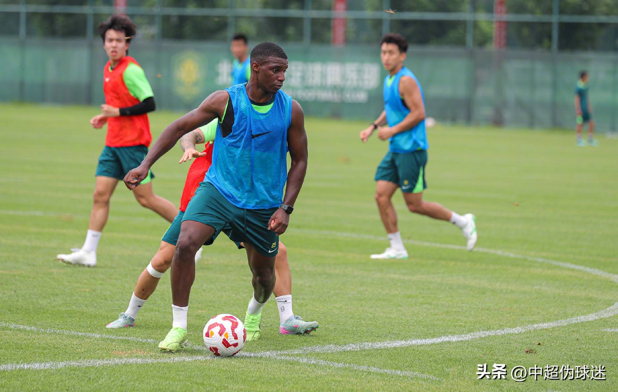 相比之下 相比之下