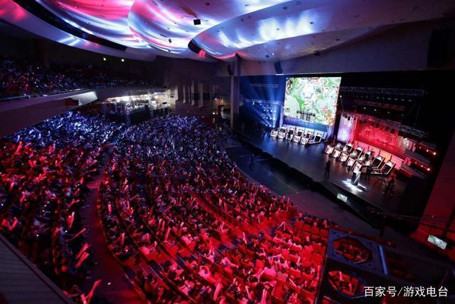 做出突出贡 做出突出贡